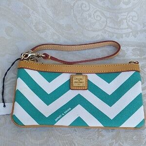 Dooney & Bourke Chevron Wristket